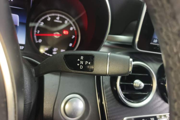 Used Mercedes-Benz C-Class 2015 Revised C 200 L Sport Edition Gear Lever