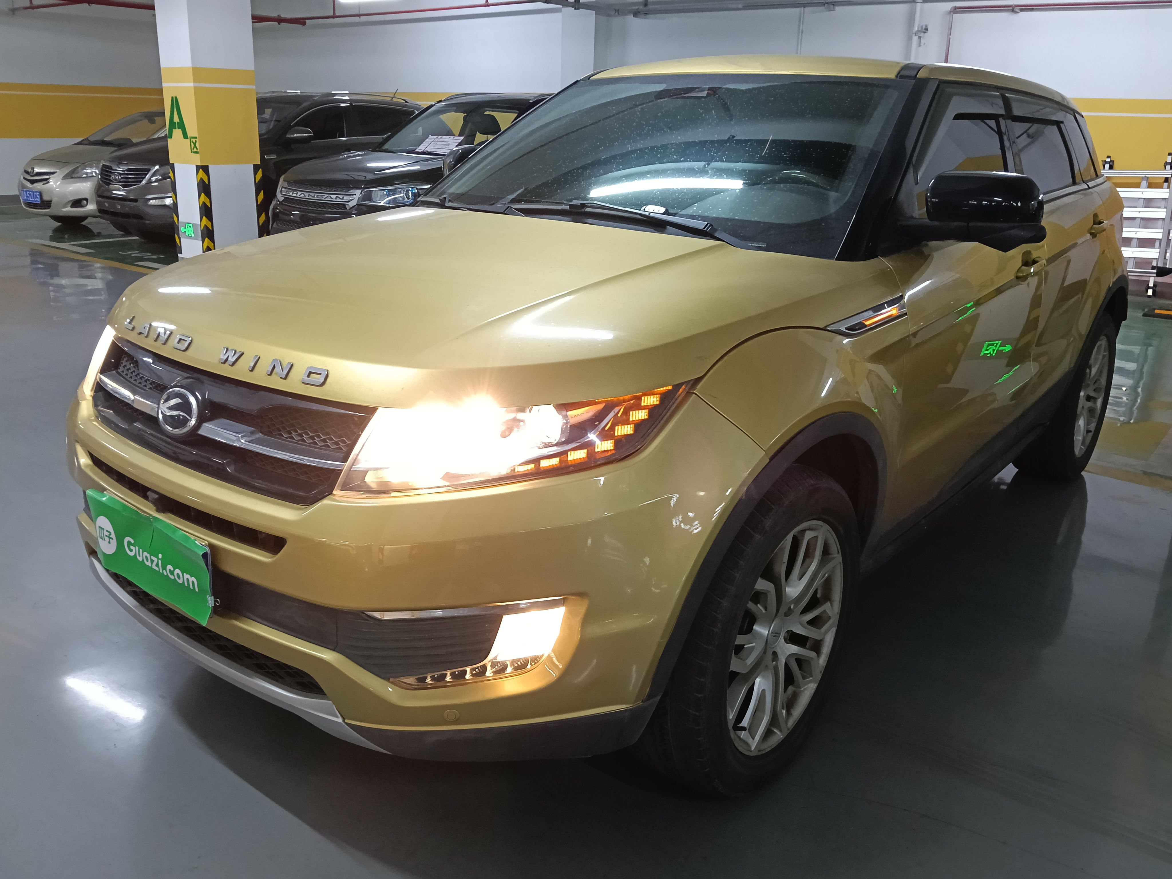 Под передней частью автомобиля