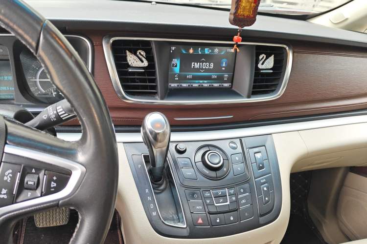 Used Buick GL8 2017 25S Luxury Version China V Standard Audio And AC Panel