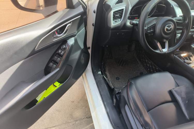 Used Mazda 3 Axela 2017 Sedan 1.5L Automatic Luxury Model Emission Standard China V Driver Seat