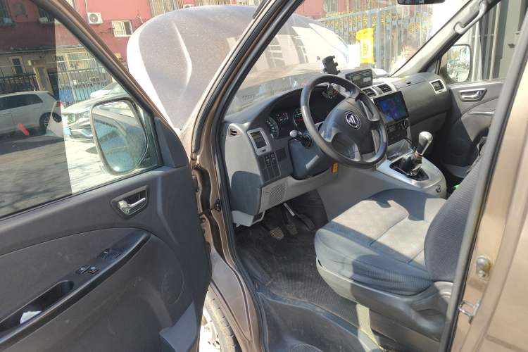 Used Foton Scenic G5 2022 2.0L Gasoline Commercial Version Open-Window 10-Seater 1TZS Driver Seat