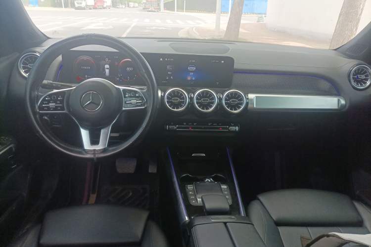 Used Mercedes-Benz GLB 2021 GLB 200 Dynamic Edition Center Console