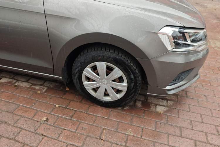 Used Volkswagen Jetta 2017 1.5L Manual Fashion Edition Right Front Wheel Hub