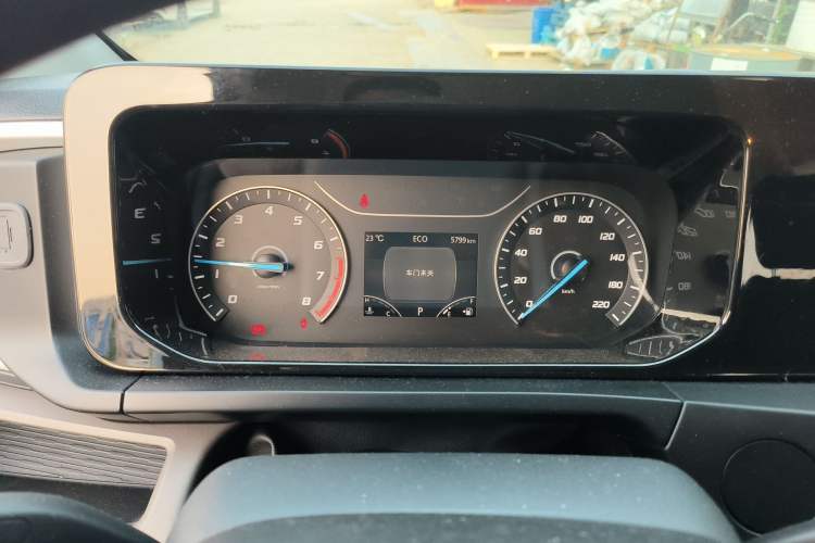 Used Ford Transit 2023 2.0T Gasoline Automatic Multi-Function Commercial Vehicle Short Wheelbase Mid-Roof Design 5/6 Seats
