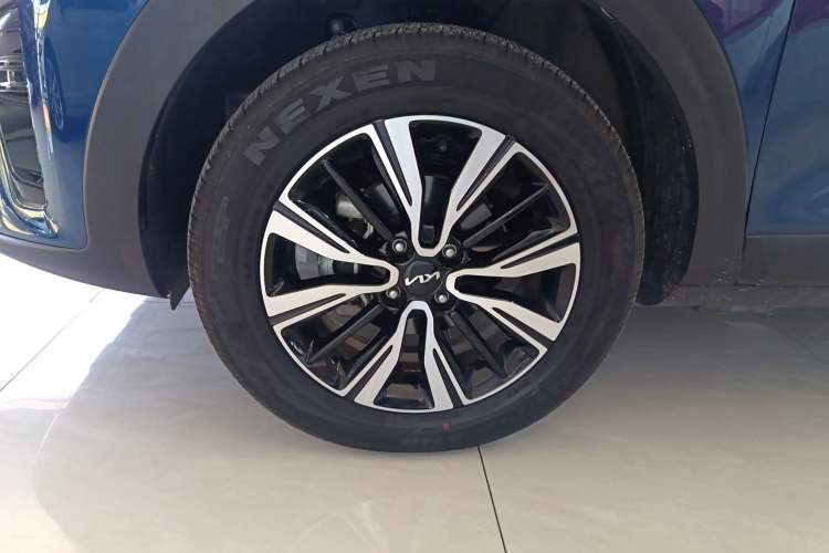 Used Kia kx1 Stonic 2021 1.4L CVT Fun Edition Left Front Wheel Hub