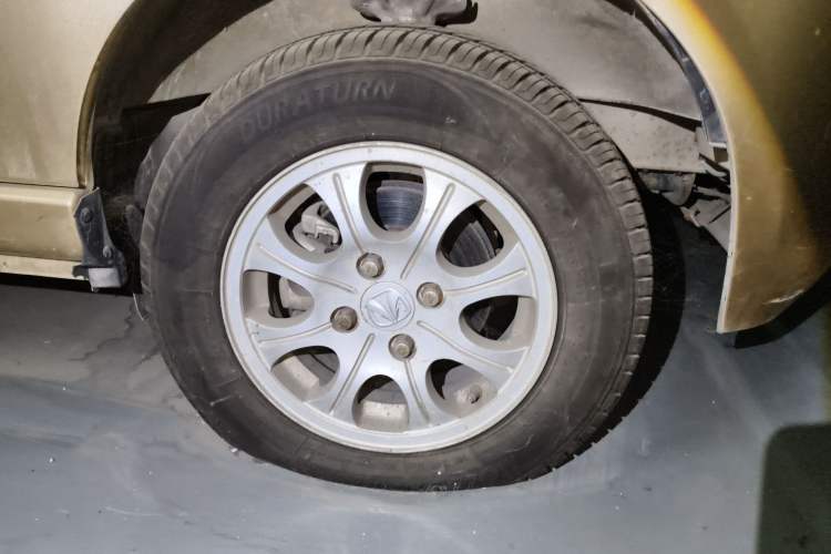 Used BAIC Weiwang 205 2013 1.0L Xingye version Right Front Wheel Hub