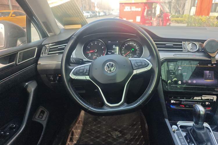 Used Volkswagen Magotan 2020 330TSI DSG Leading Model Steering Wheel