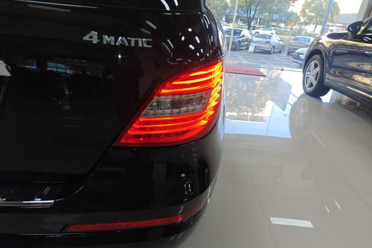 Used Mercedes-Benz R-Class 2015 R 320 4MATIC Luxury Model