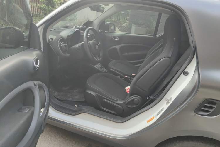 Used smart fortwo 2015 1.0L 52 kW Hardtop Passion Edition Left Rear Seat