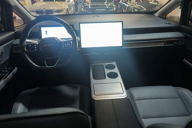 Used AION Y 2022 Plus 70 Smart Edition Center Console