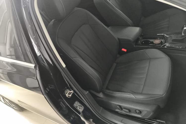 Used Volkswagen Passat 2025 Premium Version 380TSI Dragon Edition