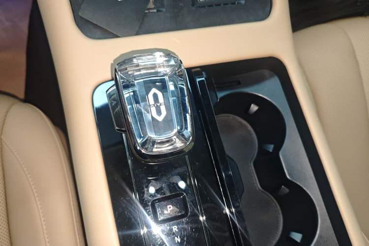 Used Hima AITO M7 2024 1.5T Intelligent Driving 4WD Max Edition 5 Seats Gear Lever