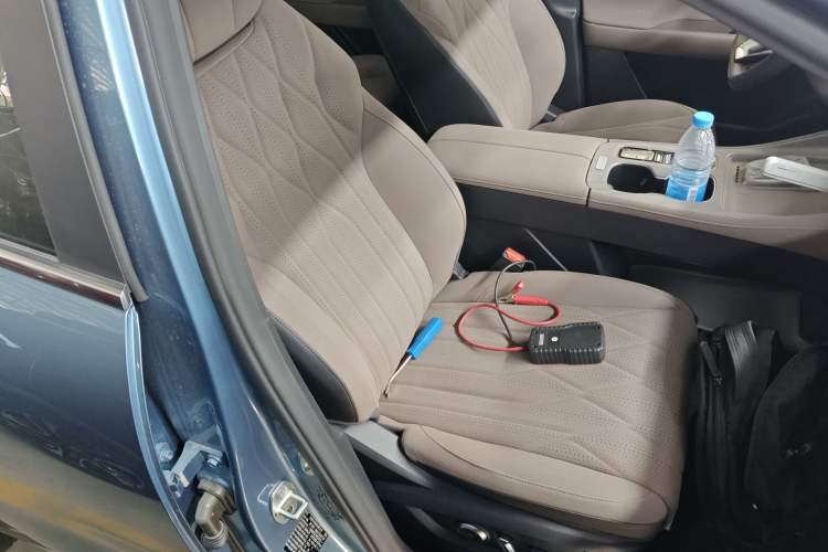 Used Chery Tiggo 8 PLUS C-DM 2025 1.5T 116 km Prestige Version 5 Seats Right Front Seat