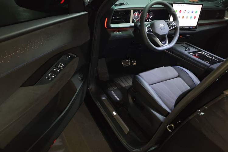 Used Volkswagen Teramont 2025 Tiguan Pro 450TSI Four-Wheel Drive Summit Edition
