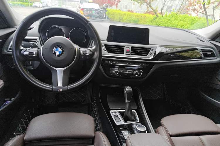 Used BMW 1 Series 2019 118i M Sport Package Center Console