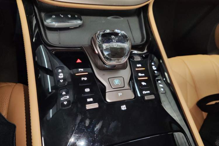 Used Denza D9 2022 EV 600 Four-Wheel Drive Flagship Model