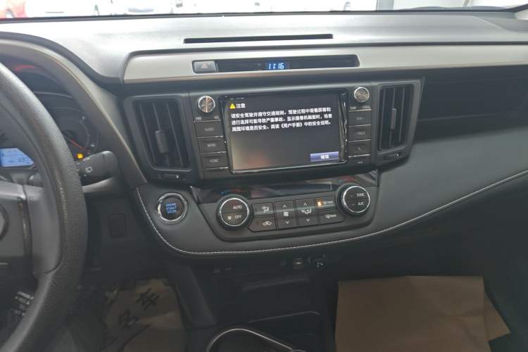 Used Toyota RAV4 2016 2.0L CVT Two-Wheel Drive Fashion Edition China V Standard