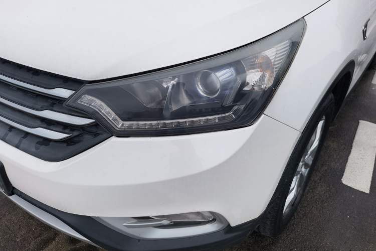 Used Dongfeng Aeolus AX7 2015 2.0L Automatic Zhiyi Trim
