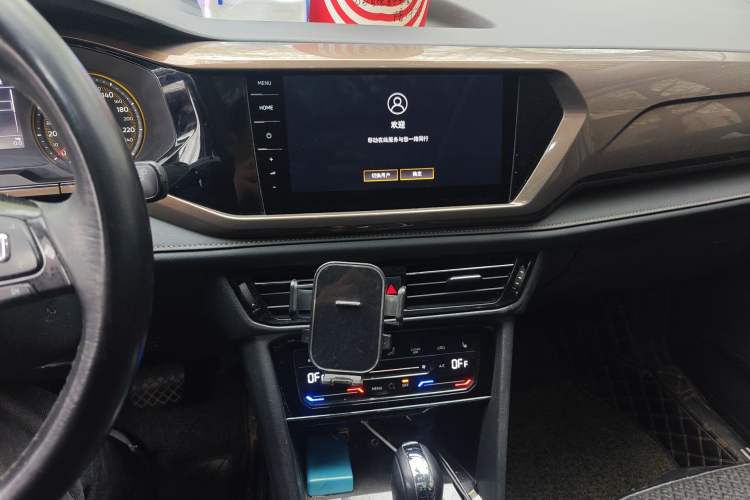 Used Volkswagen Tharu 2021 280TSI Two-Wheel-Drive Luxury Plus Edition Audio And AC Panel