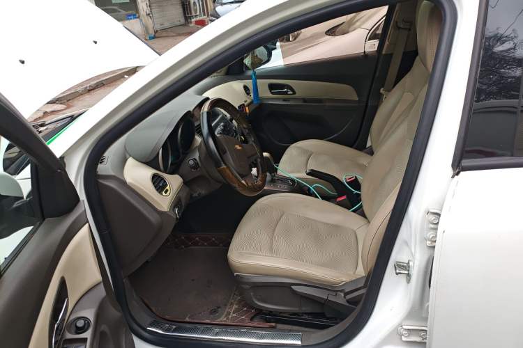 Used Chevrolet Cruze 2015 1.5L Classic SE AT Left Front Seat