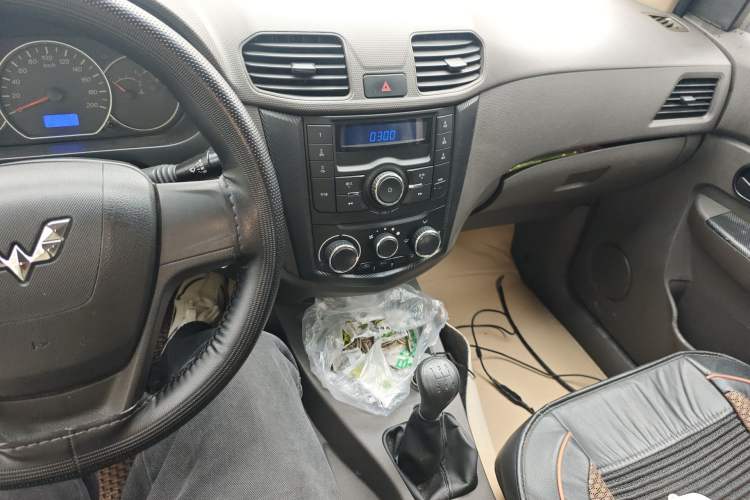 Used Wuling Hongguang 2018 1.5L Classic S Standard Model Audio And AC Panel