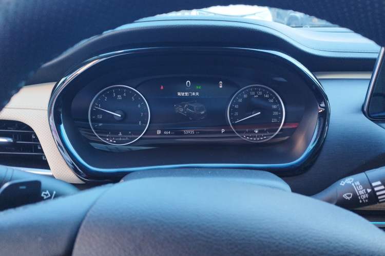 Used Buick GL8 2023 Facelifted Land Cruiser Executive Luxury Version
