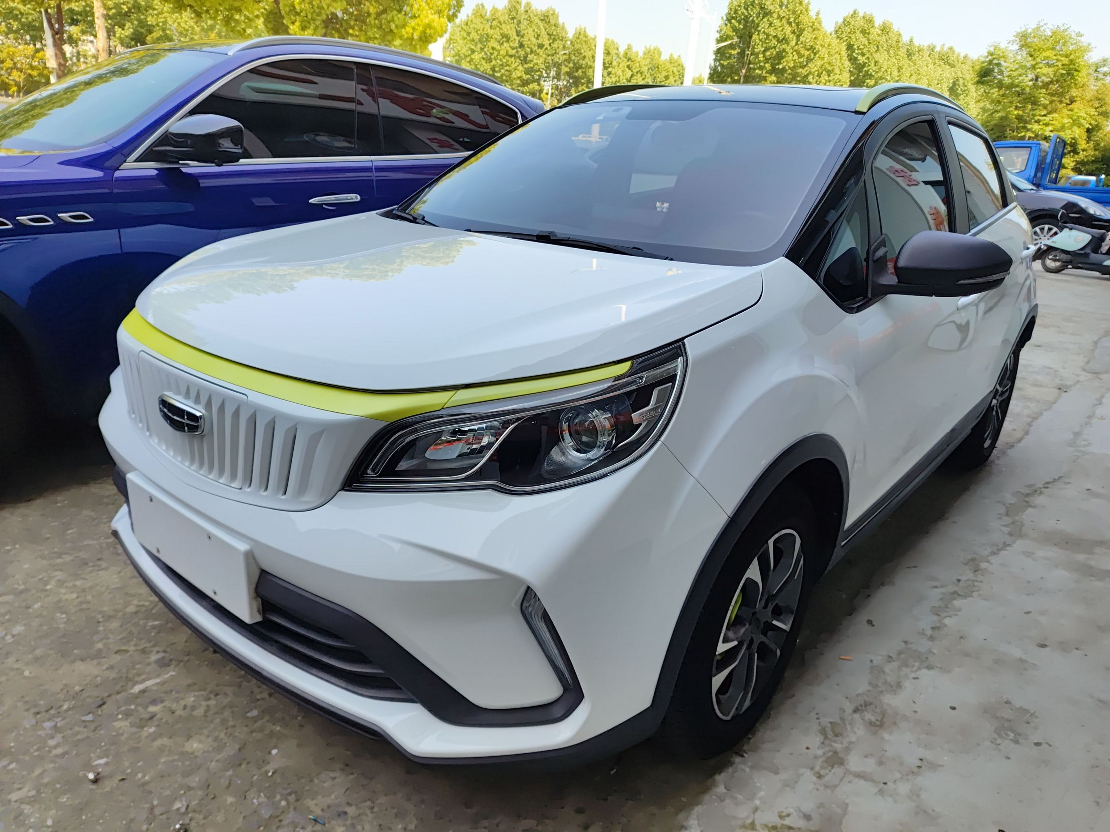 Под передней частью автомобиля