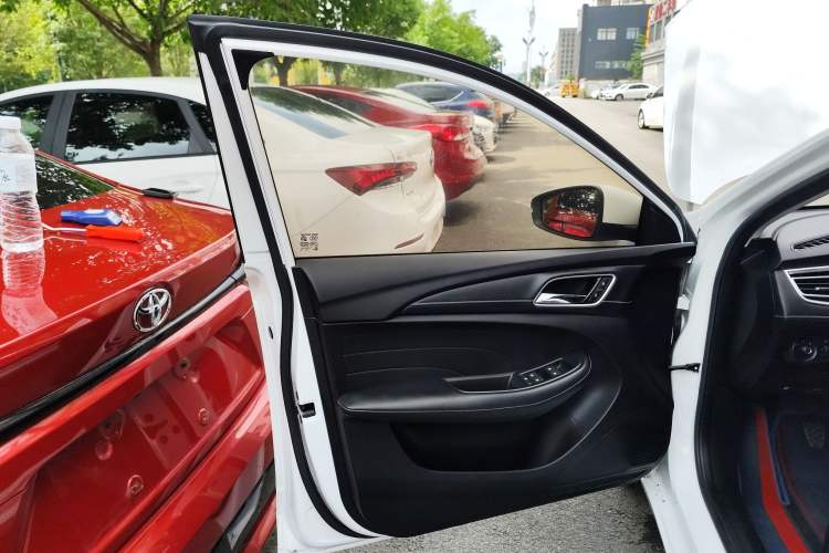 Used Roewe i5 2020 1.5L Manual 4G Connect Luxury Edition