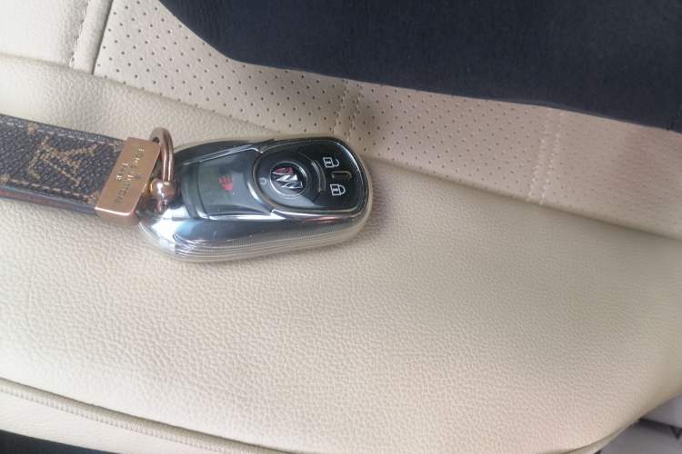 Used Buick GL8 2023 Land Executive Class Comfort Model
