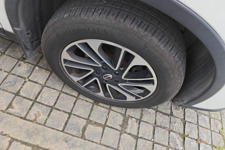 Used GAC Trumpchi GS4 2017 235T Automatic Two-Wheel Drive Elite Edition Right Front Wheel Hub