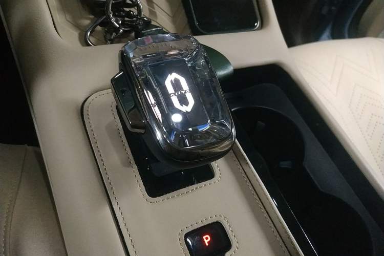 Used Hima AITO M7 2024 1.5T Intelligent Driving 4WD Max Edition 5 Seats
