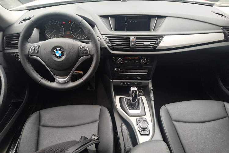 Used BMW X1 2014 sDrive18i Leading Model Center Console