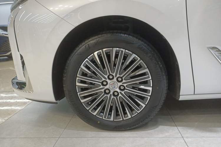 Used Buick GL8 New Energy 2024 Lu Zun Deluxe Edition 7-Seater Exterior 4