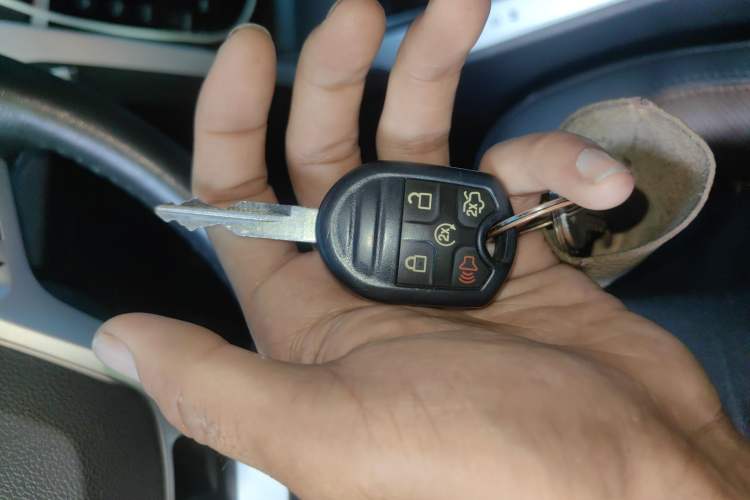 Used Ford Explorer 2013 3.5L Deluxe Model
