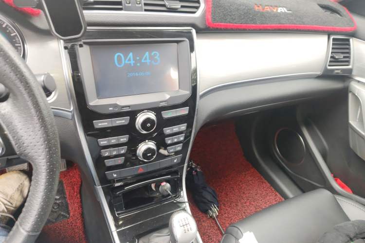 Used Haval H2 2014 1.5T Manual Two-Wheel Drive Elite Edition Audio And AC Panel