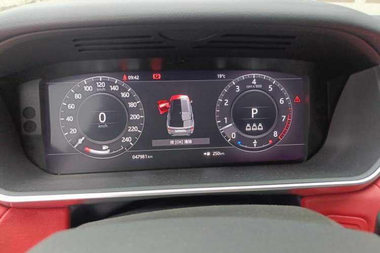 Used Land Rover Range Sport 2019 3.0 SC V6 HSE DYNAMIC Odometer Close Up