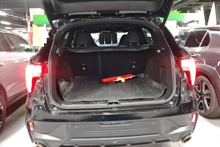 Used Lynk & Co 01 2021 2.0TD Four-Wheel Drive Hype-Halo Trunk