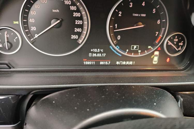 Used BMW 5 Series 2014 520i Elegant Edition Odometer Close Up