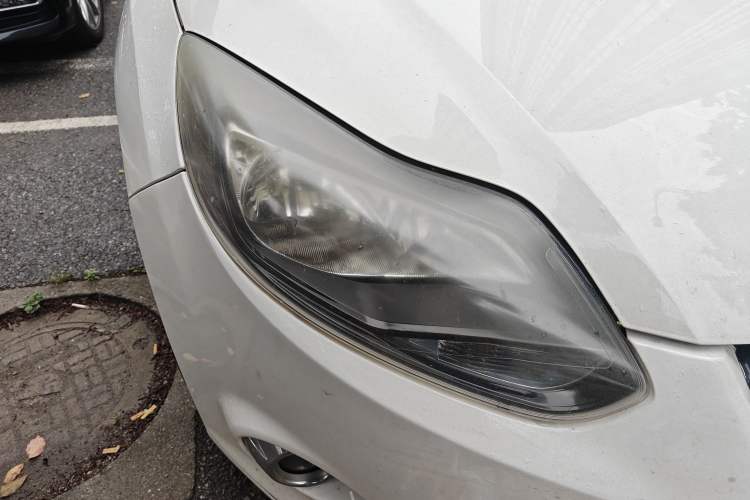 Used Ford Focus 2012 Hatchback 2.0L Automatic Luxury Sport Model Right Front Headlight