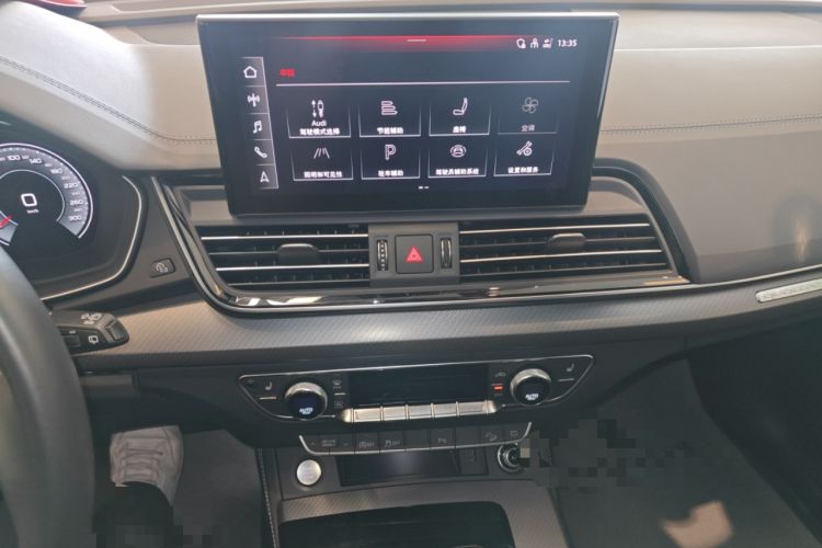 Used Audi Q5L 2024 40 TFSI Luxury Dynamic Edition Audio And AC Panel