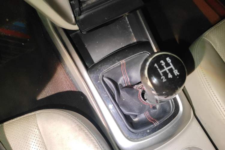 Used CHANGAN Eado 2012 1.6L Manual Luxury Version China IV Standard Gear Lever