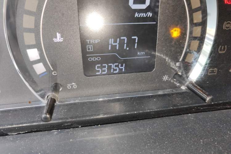 Used Roewe 350 2014 1.5L Manual Xunchi Edition Odometer Close Up