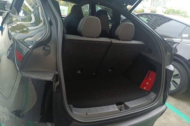 Used Tesla Model Y L 2025 Model Long-Range All-Wheel-Drive Version