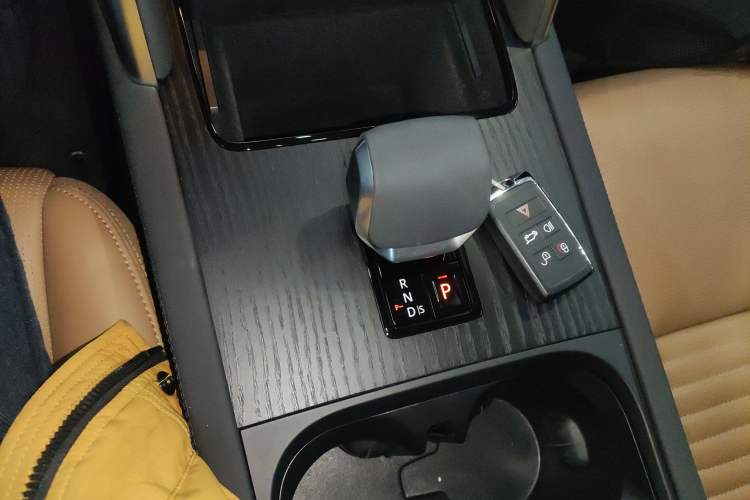 Used Land Rover Discovery Sport 2024 Luxury Custom Edition
