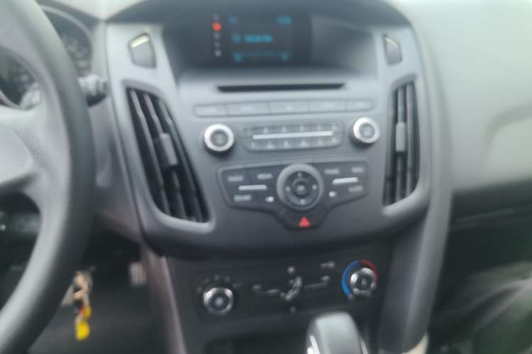 Used Ford Focus 2015 Hatchback 1.6L Automatic Comfort Model Audio And AC Panel