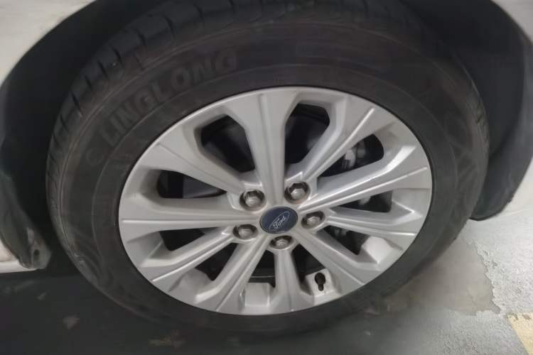 Used Ford Escort 2015 1.5L Automatic Fashion Model
