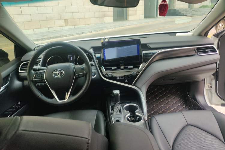 Used Toyota Camry 2022 2.0GVP Premier Edition Center Console