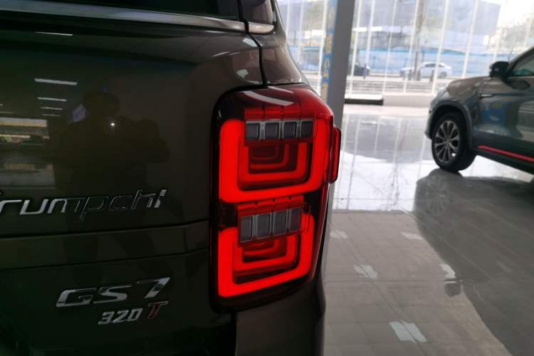 Used GAC Trumpchi GS7 2017 320T Two-Wheel-Drive Luxury Smart Connectivity Model