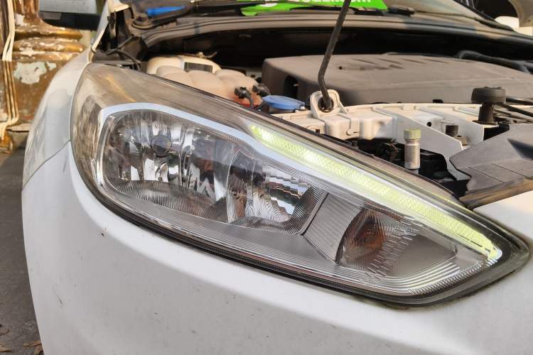 Used Ford Focus 2018 Sedan Classic EcoBoost 180 Automatic Elite Model Right Front Headlight