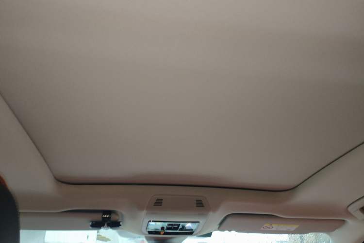 Used Volkswagen Tavendor 2024 380TSI All-Wheel-Drive R-Line Cruise Premium Edition Headliner